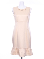 裾フリルノースリ無地デコルテビジューワンピース/ベージュ