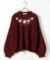 フラワー刺繍入りニット