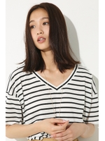 【AZUL by moussy】TC天竺ゆるBODY Vネック半袖プルオーバー/柄WHT