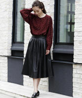 フェイクレザータックフレアミディスカート