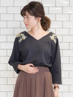 Ｖネック刺繍ドルマンプルオーバー/アイボリー