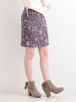 【WEB限定価格】ジャカードフラワー台形ミニスカート/ブラック柄