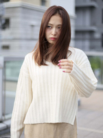Vネックリブニット