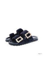 パールビジューバックル×ファーサンダル/NAVY