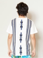 【チャイハネ】オルテガ柄バックプリント メンズポケットTシャツ/ホワイト