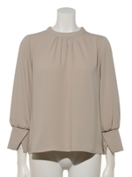 デザインカフスハイネックブラウス/ベージュ