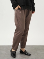 ラクチンテーパードパンツ/モカ