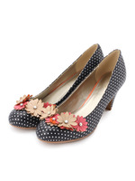 フラワービジューパンプス