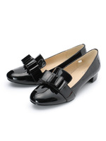 リボン付きエナメルオペラパンプス