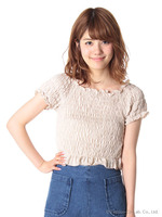 シャーリングショート丈トップス