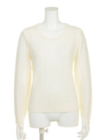 ケーブル編みニット