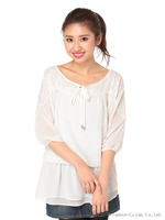 ショルダーレースペプラムブラウス