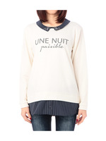 シャツレイヤード風ロゴ入りトレーナー